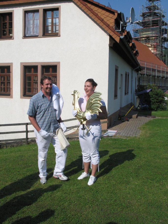 Vergoldung Wetterhahn kath. Kirche Heiligkreuzsteinach